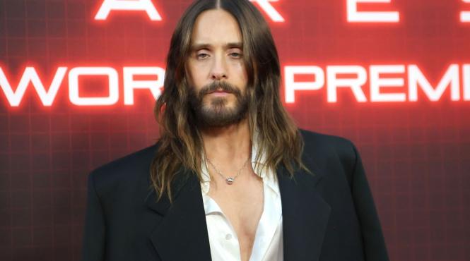 jared leto acuzat de 10 femei de agresiune sexuala actorul neaga totul