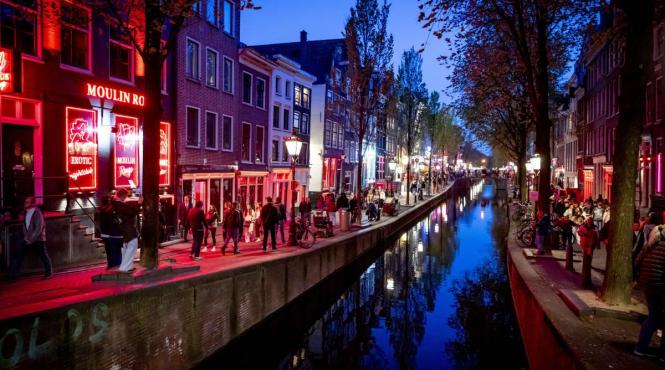 cartierul rosu era al lor grupare romaneasca exploatat zeci femei amsterdam