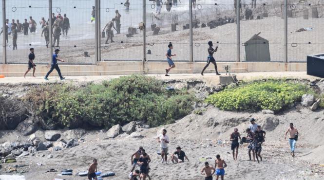 ceuta migranti 2026 spania armata frontiera maroc