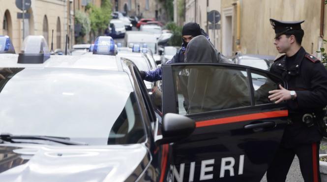 hoti jaf casa siena femeie adormita italia