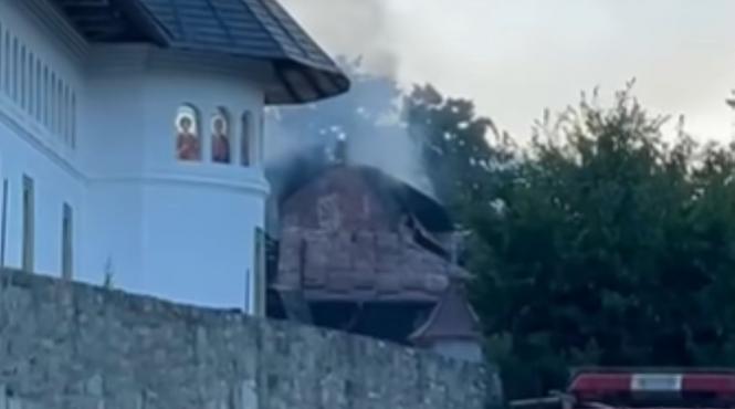 manastire incendiu neamt pompieri preot deces