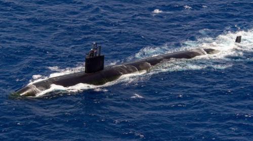 A Norwegian fisherman accidentally catches an American submarine: 