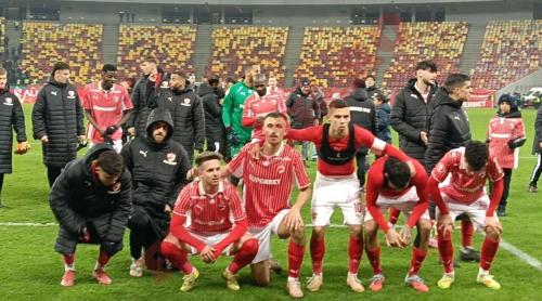 Andrei Nicolescu, ședință pe teren imediat după Dinamo – Metaloglobus. Cătălin Cîrjan, în centrul atenției. Video și foto