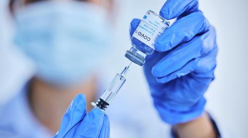 Medicul și asistentele din Prahova implicate în vaccinările „la chiuvetă” scapă ieftin, după ce nu s a putut dovedi ce șpăgi au luat fiecare. Judecătorii: „Orice dubiu profită făptuitorului”