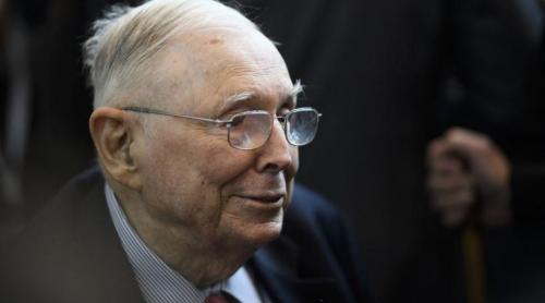 Miliardarul Charlie Munger a trăit 70 de ani într o casa veche, fără aer condiționat. Avea și conac cu vedere la ocean, dar nu i plăcea