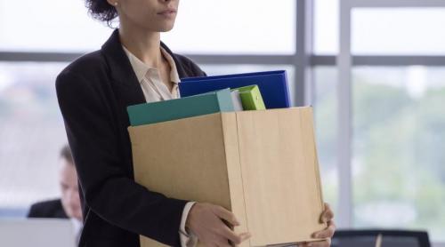 O femeie a fost concediată pentru că a venit la serviciu cu 45 de minute mai devreme