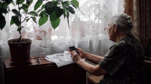 O pensionară este obligată să înapoieze la stat 60.000 de euro pentru că timp de 20 de ani a încasat două pensii