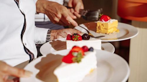 Un bărbat a fost concediat pentru că le a adus colegilor prăjituri de ziua lui. A dat în judecată firma și a primit despăgubiri uriașe