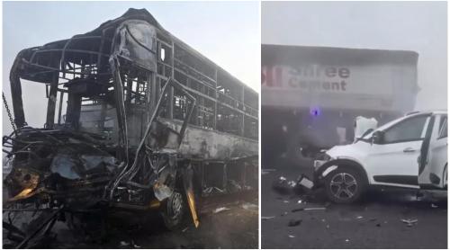 VIDEO Dezastru pe autostradă! 13 persoane au murit și peste 150 au fost rănite