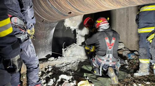 Bărbat blocat 2 zile într un canal, în Sectorul 5 din București. Oamenii l au auzit țipând și au sunat la 112