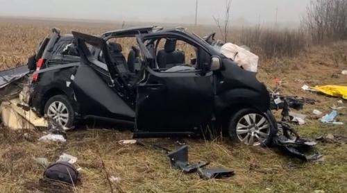 Ce au descoperit anchetatorii în microbuzul implicat în coliziune. Apar informații noi în cazul accidentului mortal din județul Timiș