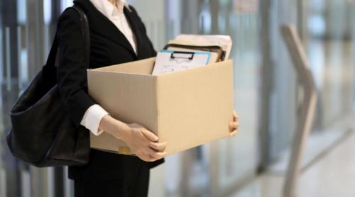 Concediată din funcția de manager la 54 de ani, o femeie nu și găsea alt job. Apoi a făcut o modificare în CV și situația s a schimbat