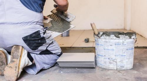 Doi soți care au cumpărat o biserică veche ca să o transforme în casă au făcut o descoperire înfiorătoare sub podea, în timp ce renovau