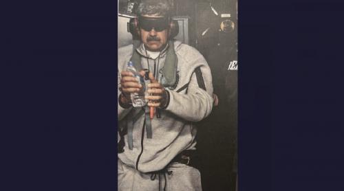 Nicolas Maduro, cu ochii acoperiți și încătușat, la bordul unui avion: fotografia postată de Donald Trump