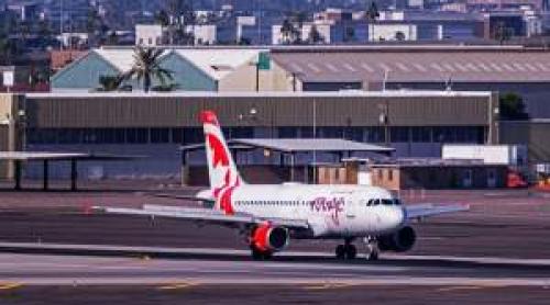 Panică într un avion! Pasagerii au auzit zgomote și țipete din compartimentul de cală: ”Nu am mai pățit așa ceva în viața mea”