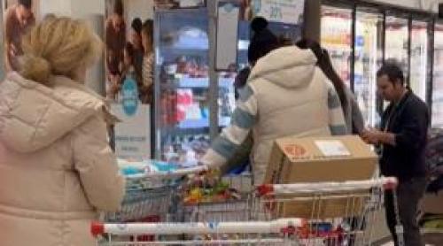 Produsele care dispar cel mai repede din supermarketuri. Au reduceri şi de 90%