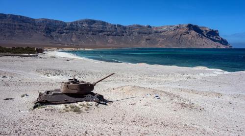 Sute de turiști din Europa și SUA au rămas blocați pe o insulă din Yemen. „Au venit multe avioane, dar nu mai pleacă niciunul”