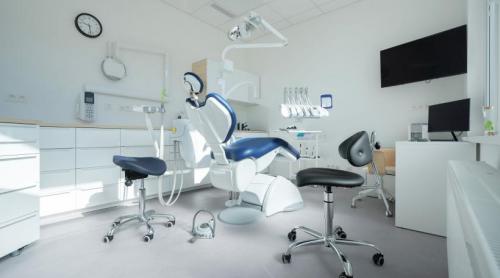 Un medic stomatolog de 35 de ani a fost găsit mort în cabinetul lui din Călărași. S a deschis dosar penal de moarte suspectă