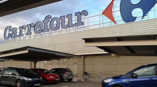 Carrefour își vinde afacerile din România. Cine sunt cei doi români care cumpără rețeaua de supermarketuri