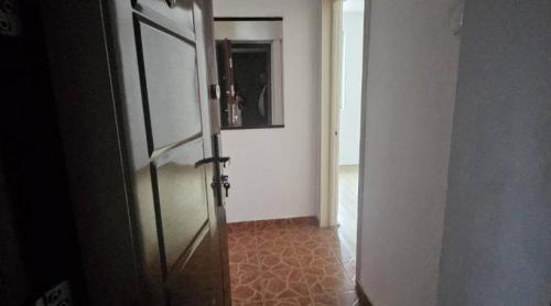 Cum arată o garsonieră "convenabilă" pe care Primăria Bucureşti o închiria cu 46 lei, lunar. Chiriile vor costa de 10 ori mai mult