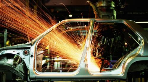 Dacia se robotizează și face concedieri voluntare. Se oferă compensații și de 50.000 de euro pentru cei care vor să plece 