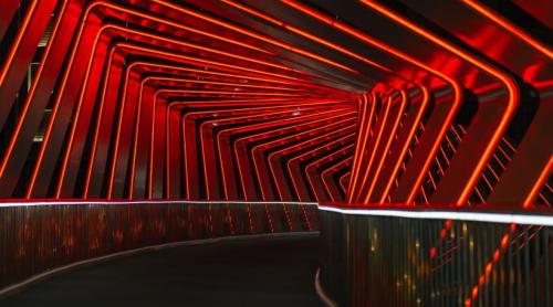 Danemarca a trecut la iluminatul stradal roșu ca să rezolve o problemă. Care este aceasta 