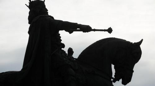 „Documentul era la burta calului”. O scrisoare din 1882 a fost descoperită în statuia ecvestră a lui Ștefan cel Mare din Iași