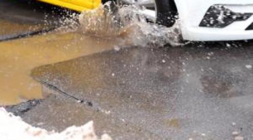 Experiment Observator: Capitala, sub asediul gropilor. Care sunt cele mai periculoase zone pentru şoferi