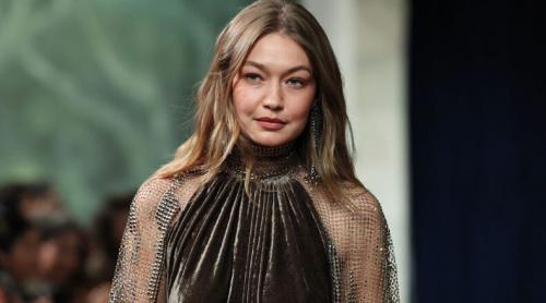 Gigi Hadid a deschis prezentarea de modă Ralph Lauren de la New York. Ce ținute a purtat vedeta