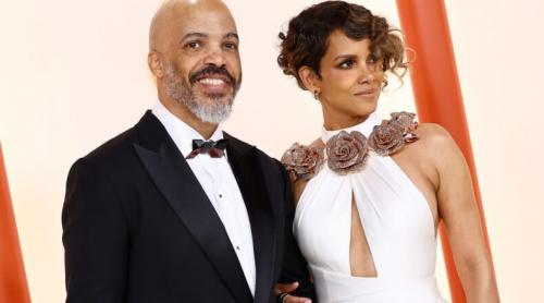 Halle Berry s a logodit cu Van Hunt după 5 ani de relație. Urmează a patra căsnicie pentru actriță