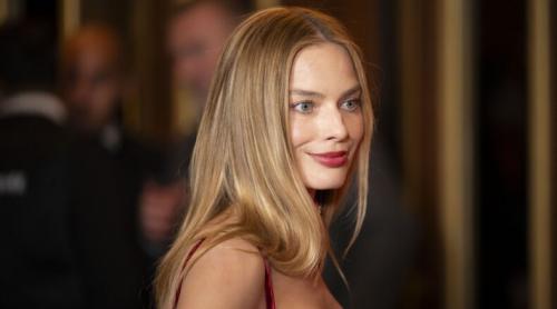 Margot Robbie a purtat un colier masiv cu diamante, evaluat la peste 100 de carate. Cum arată bijuteria superbă de la gâtul actriței