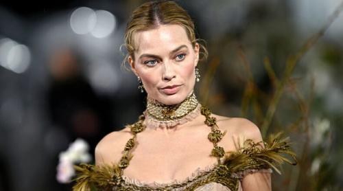 Margot Robbie, apariție îndrăzneață la premiera noului său film. Ținuta de epocă a atras toate privirile