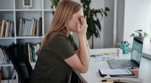 O femeie a fost concediată pentru că a spus că are nevoie de 8 ore de somn pe noapte. Cazul a fost tranșat de o instanță din New York