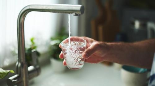 Stare de alertă la Curtea de Argeș, după depistarea bacteriei Clostridium perfringers în apă. A fost trimis mesaj RO Alert