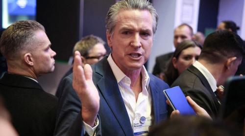 „Trump va pleca în trei ani. Rezistați!”. Democrații americani încurajează Europa să nu se predea în fața liderului SUA