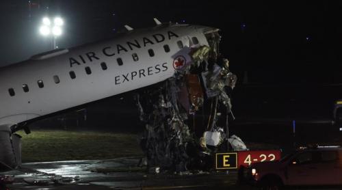 Alertă pe aeroportul LaGuardia din New York. Un avion Air Canada a lovit un vehicul pe pistă. Pilotul și copilotul au murit