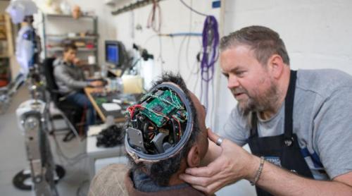 Așezați vă liniștiți la locurile voastre: Anthropic lucrează la un „detector de AI” care măsoară riscul ca un robot să ți ia jobul