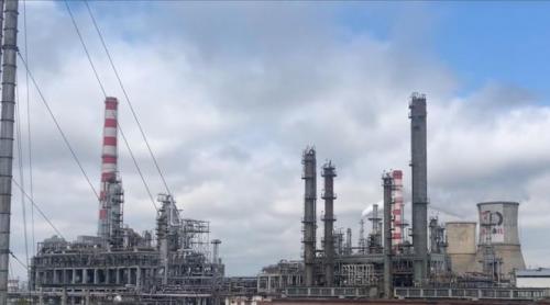 Bogdan Ivan anunță că rafinăria Petrotel a rușilor de la Lukoil ar putea fi redeschisă pentru a stopa creșterile de prețuri la pompă