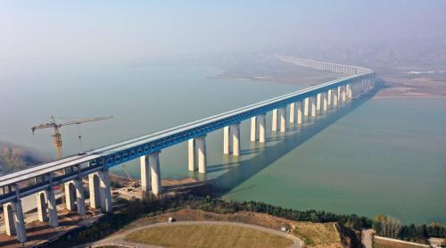 China construiește un pod feroviar de 1.800 km prin deșertul Gobi, un proiect care sfidează limitele ingineriei