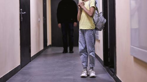 Dosarul pedofilului german acuzat că a abuzat sexual 36 de copii români e în pragul prescrierii, din cauza schimbării completurilor. Ultimul judecător a fost Laurențiu Beşu