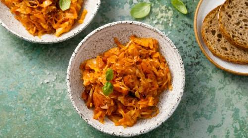 Mâncare de post cu varză călită și chimen. Rețetă tradițională din Ardeal