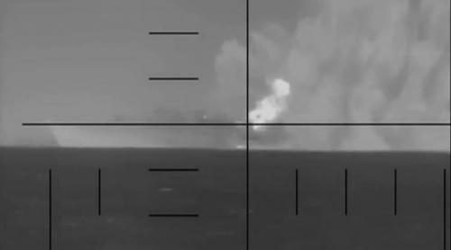 Momentul în care un submarin american lovește cu o torpilă nava de atac iraniană și o scufundă, în Oceanul Indian