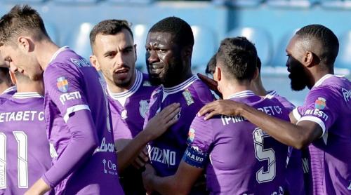 „Nu mi e dor de Olanda, aici am papa nashi”: Atacantul Kevin Brobbey de la FC Argeș s a îndrăgostit de România