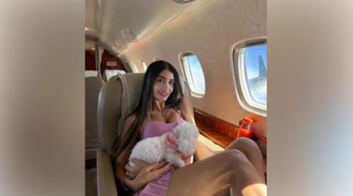 O fostă însoțitoare de zbor este acuzată că ademenea bărbați mai în vârstă pe aplicații de dating după care îi jefuia 