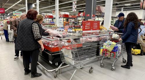 Preț miei Paște 2026. Cât costă kilogramul de carne de miel în supermarket? Mult mai scump decât în piață!