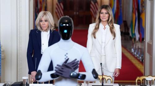 Robotul Melaniei Trump se numește Figure 3 și nu este făcut de Elon Musk. Frații lui Figure 3 lucrează deja în uzinele BMW