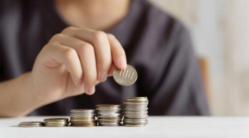 Un băiat de 10 ani și a dat în judecată tatăl pentru că i a cheltuit economiile pe nunta cu a doua soție. Și a câștigat