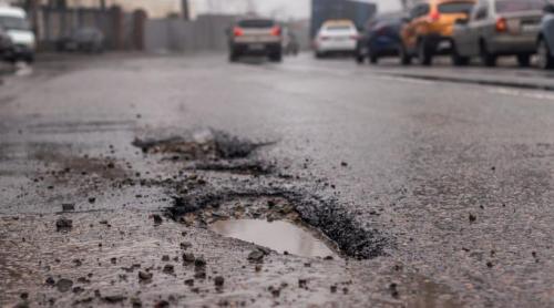 Un mecanic auto câștigă peste 2.000 de dolari pe noapte dintr o singură groapă. „Nenorocirea unui om este norocul altuia”