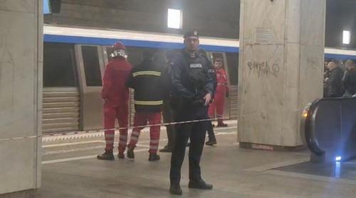 Un tânăr de 22 de ani a murit călcat de metrou la stația Piața Unirii 2 din București. Circulația garniturilor de tren este afectată