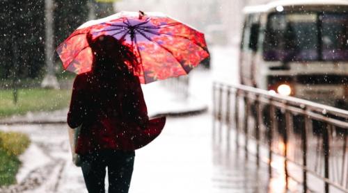 Un val de aer polar lovește România. Temperaturile scad brusc și vin ploile. ANM: Schimbările încep vineri și țin până la Paște